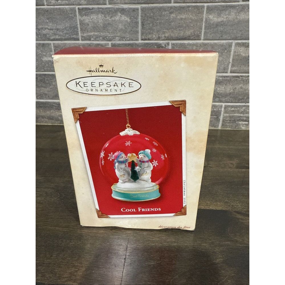 2002 Cool Friends - Hallmark Ornaments - Smowmen in Snowglobe
